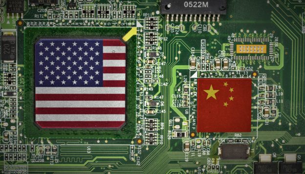 美中 AI 竞赛升级，能源瓶颈与人才短缺引爆新战场